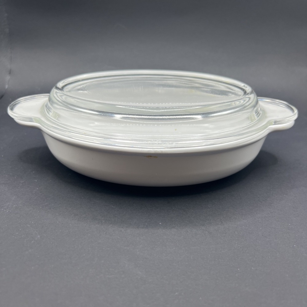 CORNING WARE  P-14-B  14 OZ.  WHITE CASSEROLE DISH W/ CLEAR GLASS LID P-14-C